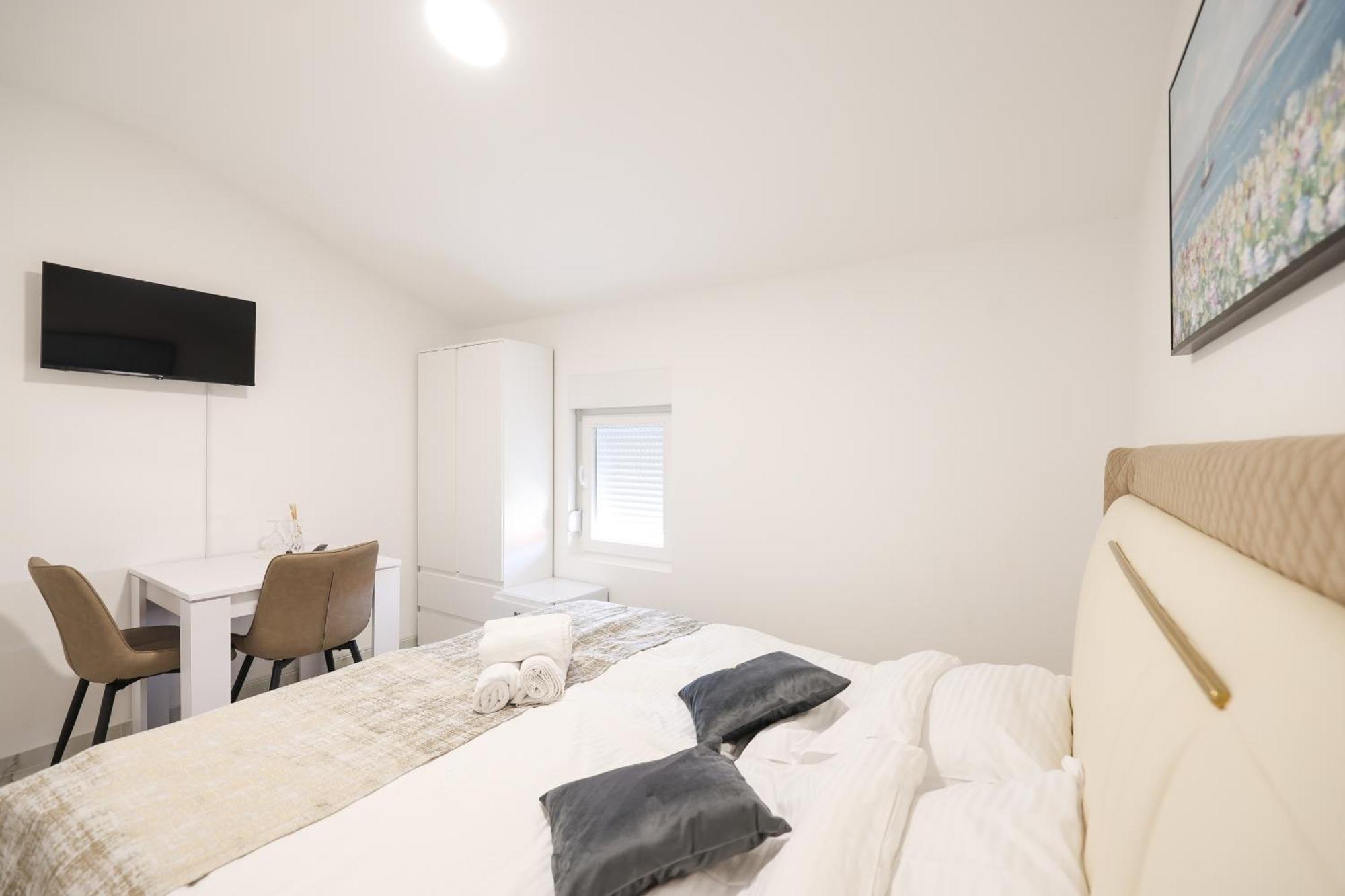 Premium Rooms Prince Zadar Exterior photo