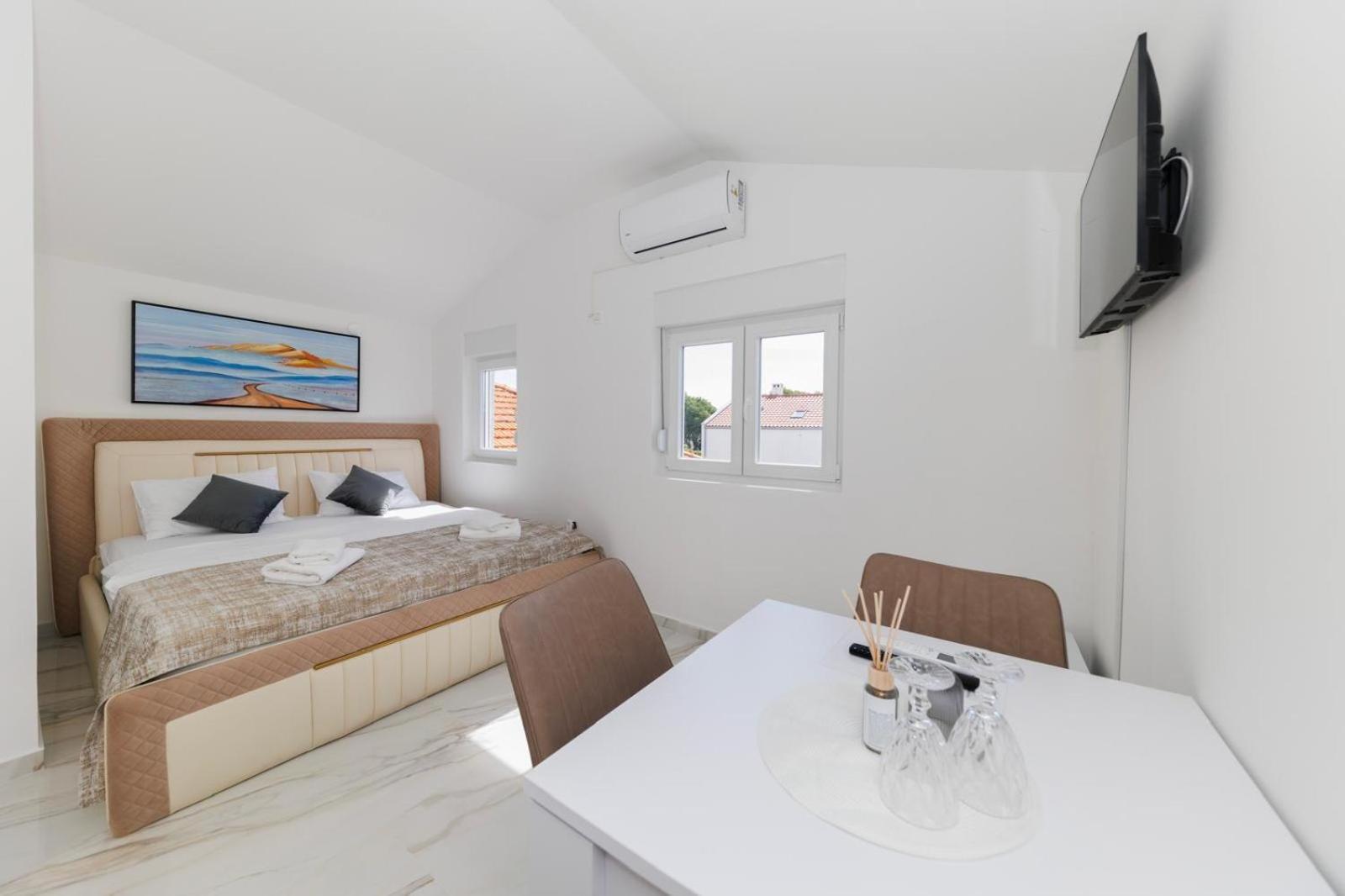 Premium Rooms Prince Zadar Exterior photo